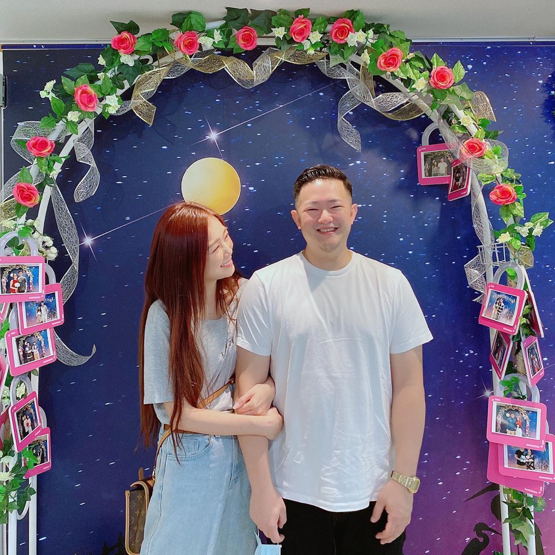 ㄚ頭今日透過IG宣布已和王惟立登記結婚。 圖：翻攝自ㄚ頭IG