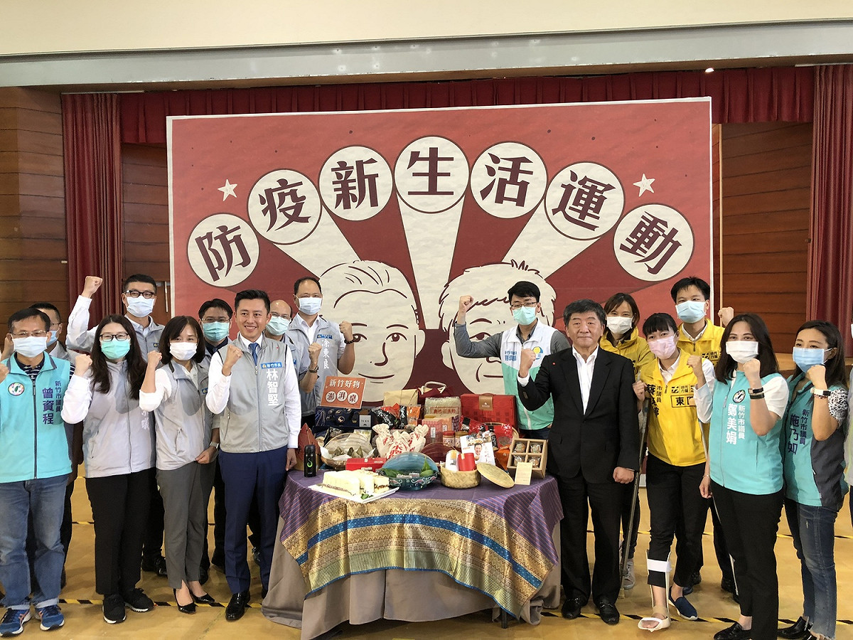 陳時中與跨黨派民代合影留念 圖:新竹市政府提供
