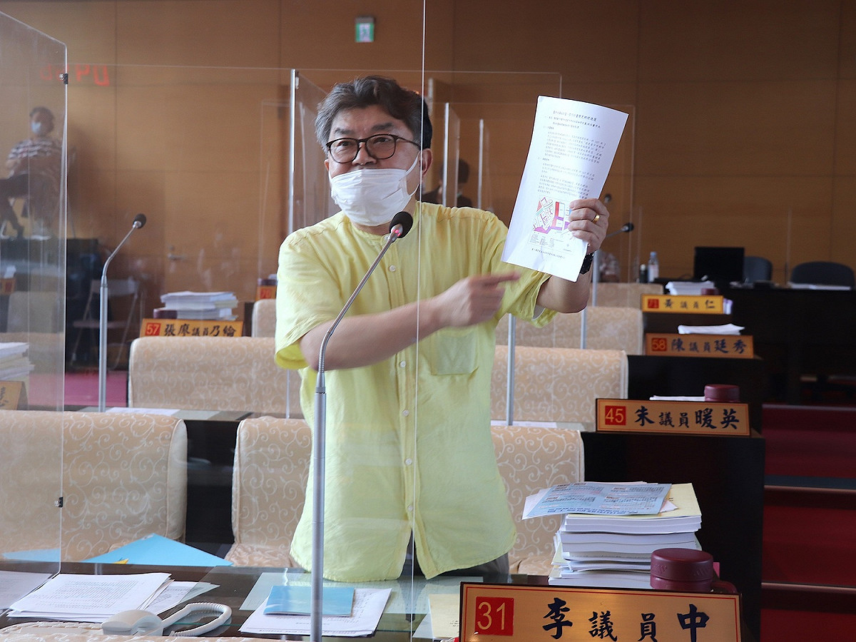 李中轟交通局長乾脆回學校教書。 台中市議員李中/提供