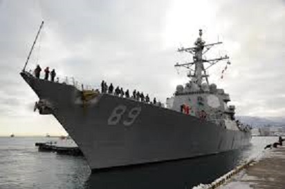 美國海軍今天再度挑戰中國在南海的主權聲索，將勃克級（Arleigh Burke）導向飛彈驅逐艦馬斯廷號（USS Mustin DDG-89）駛向西沙群島（Paracel Islands）附近水域。 圖 : 翻攝自臉書
