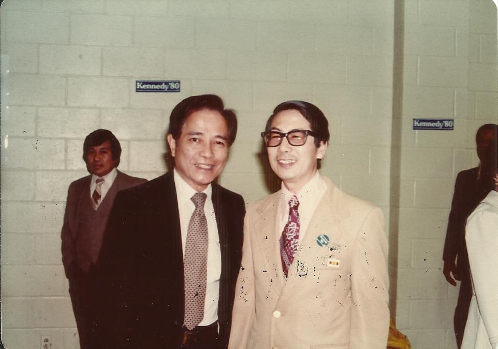 1979年王能祥（右）和Manglapus（左）共同成立民主國際。1990年 Manglapus 擔任菲律賓外長時，應王能祥之邀在華府和台灣人討論台灣 加入聯合國事宜。此照片攝於1980年 張文隆/提供
