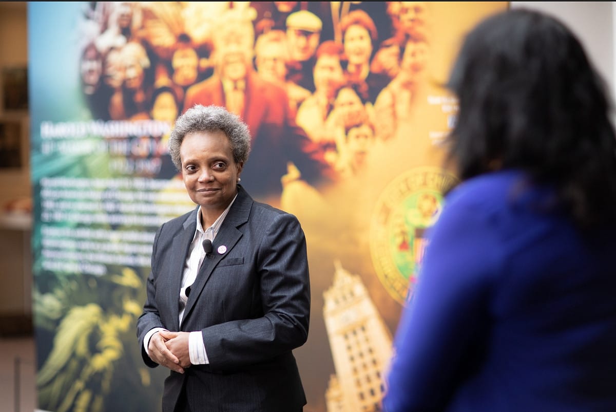芝加哥市長萊特福特（Lori Lightfoot） (左)。 圖：翻攝自Mayor Lori Lightfoot 推特