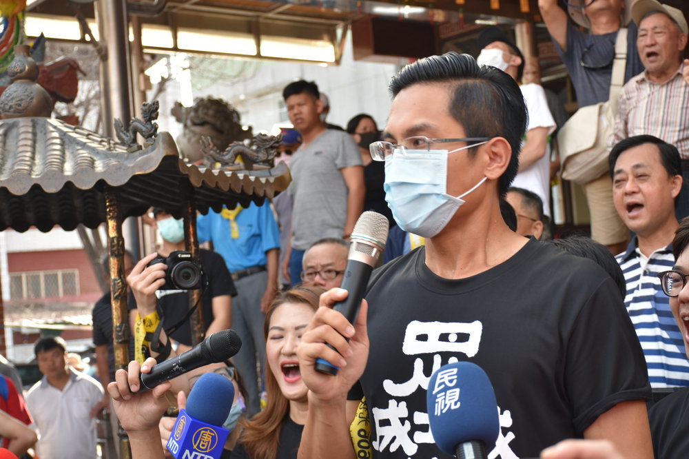 公民割草發言人李佾潔激勵大家對罷免一定要有信心， 圖：孫家銘／攝