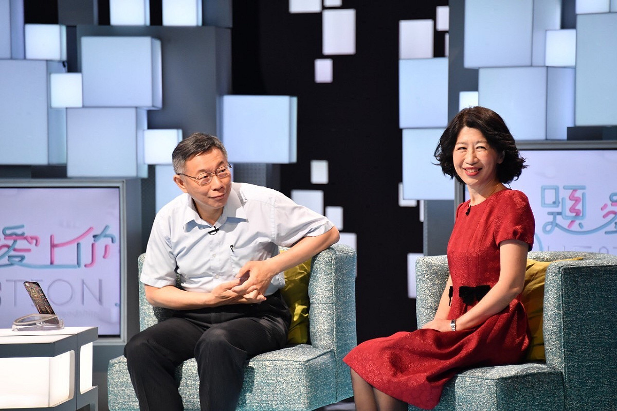 小兒科醫師陳佩琪(右)今指出，「我們只不過是接獲訊息後去電，想跟世衛要更多的訊息而已。」 圖：翻攝自陳珮琪臉書