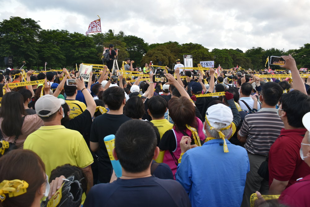 6點6分全場高舉罷韓黃絲帶。 圖：孫家銘/攝