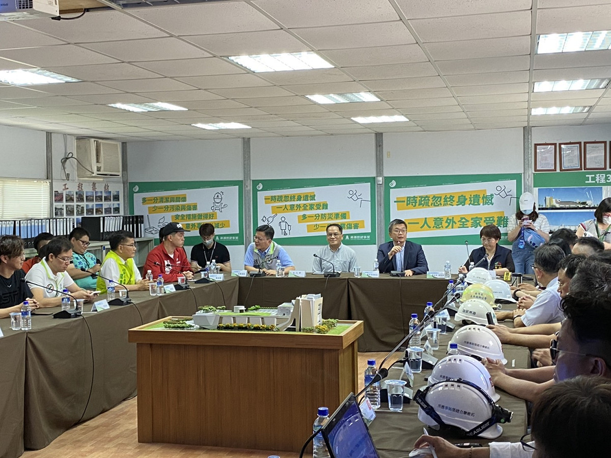 協調會上蔡其昌要中央及地方別再吵架。  蔡其昌辦公室/提供