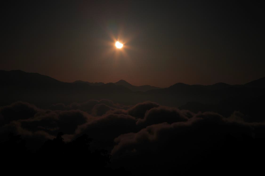 2012年5月21日在小笠原山拍攝的日環食雲海。 圖：漫步在雲端的阿里山/提供