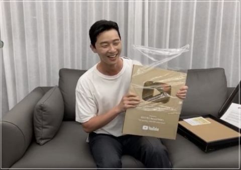 朴敘俊對於收到金獎牌相當開心，表示非常感謝身邊工作人員的一同努力。 圖 : 翻攝自朴敘俊Youtube頻道