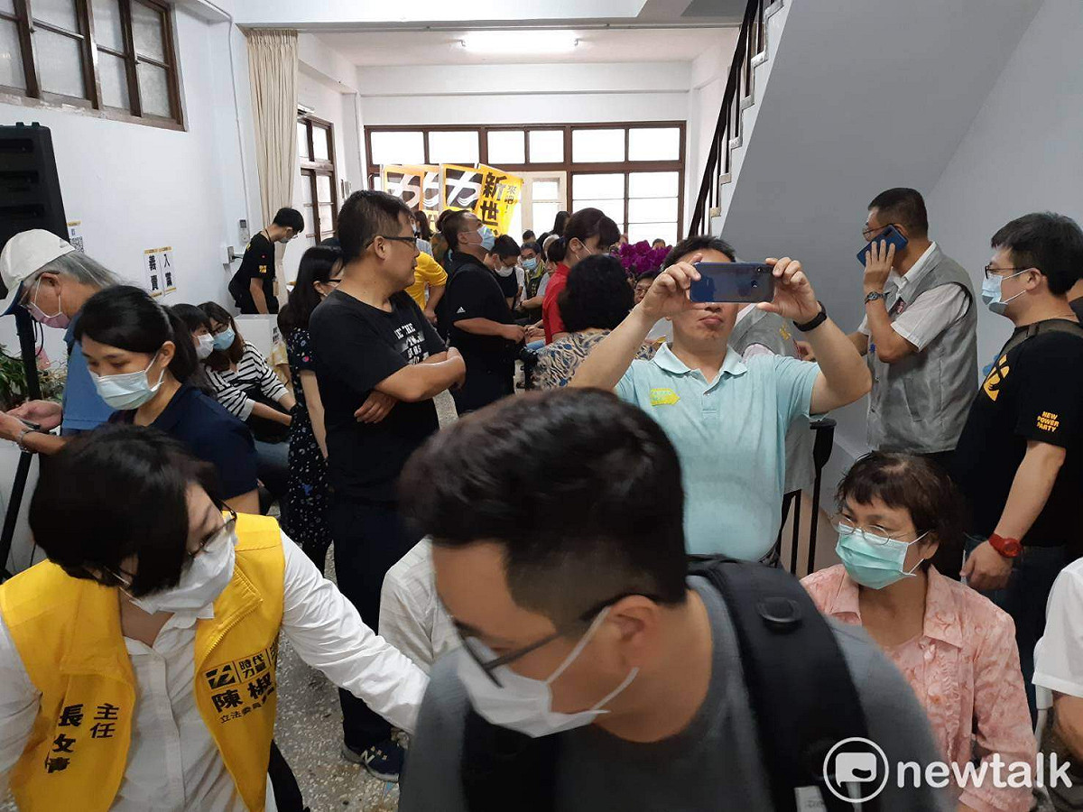 時代力量在嘉義成立辦公室，吸引不少支持者。 圖：蔡坤龍/攝