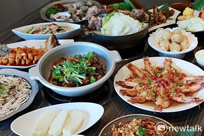 疫情趨於穩定，顧客逐漸回籠，生意升溫，台南市餐飲連鎖店「廚房有雞」業者大讚市府針對餐飲業提出的防疫配套措施。 圖：黃博郎／攝