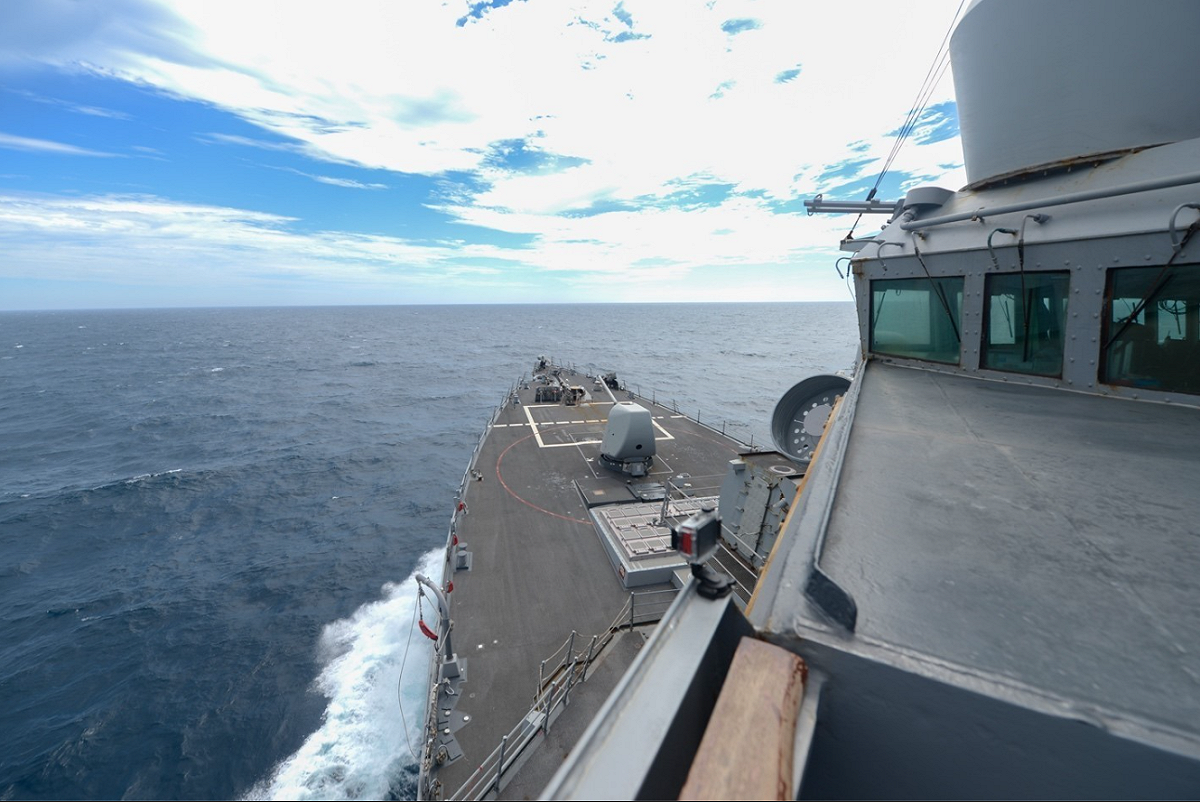 美國海軍第七艦隊今(5)日凌晨在臉書發文，透露「伯克級」神盾級驅逐艦羅素號（USS RUSSELL DDG-59）4日穿越台灣海峽訊息。 圖：翻攝自U.S. Pacific Fleet臉書