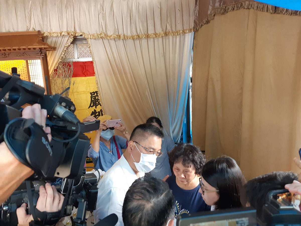 內政部長徐國勇也前往李爸爸靈堂慰問。 圖:蔡坤龍/攝