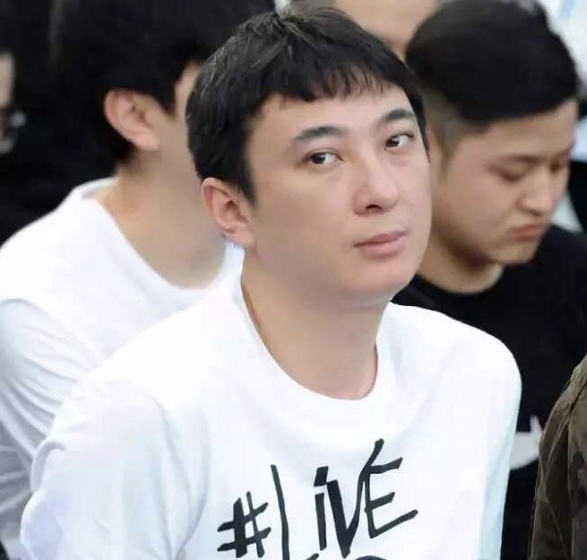 中國「千億富少」王思聰所屬的熊貓互娛，也開始走賣福袋的地攤經濟路線。 圖：翻攝微博