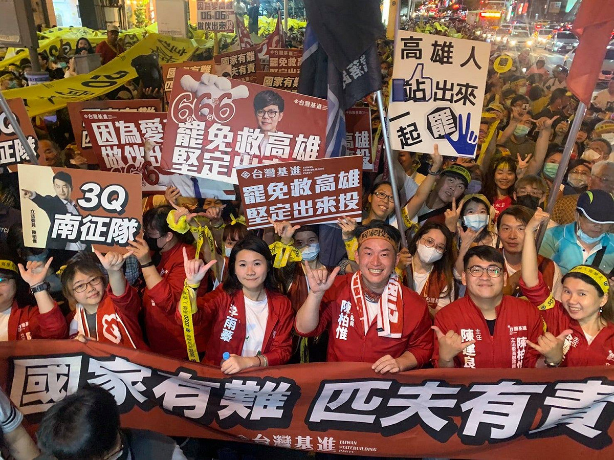 陳柏惟呼籲韓國瑜坦然接受民意，協助移交政權，勿再操弄對立，濫訟浪費法律資源。轉身離去，可以留下漂亮身影，他認為韓國瑜團隊會有這樣的大智慧。 圖：翻攝自陳柏惟臉書（資料照）