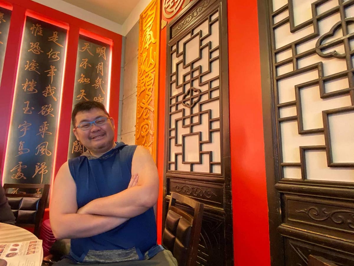 批踢踢網紅四叉貓透露，如果是韓國瑜愛吃的那家高雄汕頭火鍋，那要提早兩週才能訂到位置。 圖：翻攝自劉宇臉書