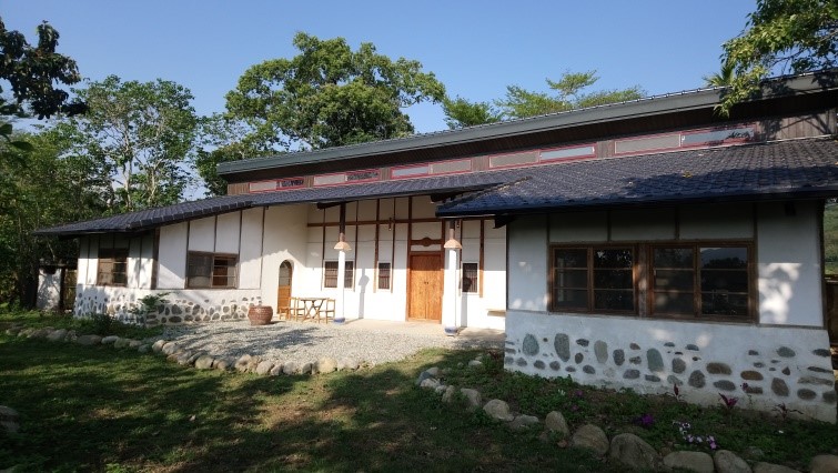 鹿野書苑主人是來自竹科的洪逸家、余瑞雲夫妻。 農委會水保局/提供