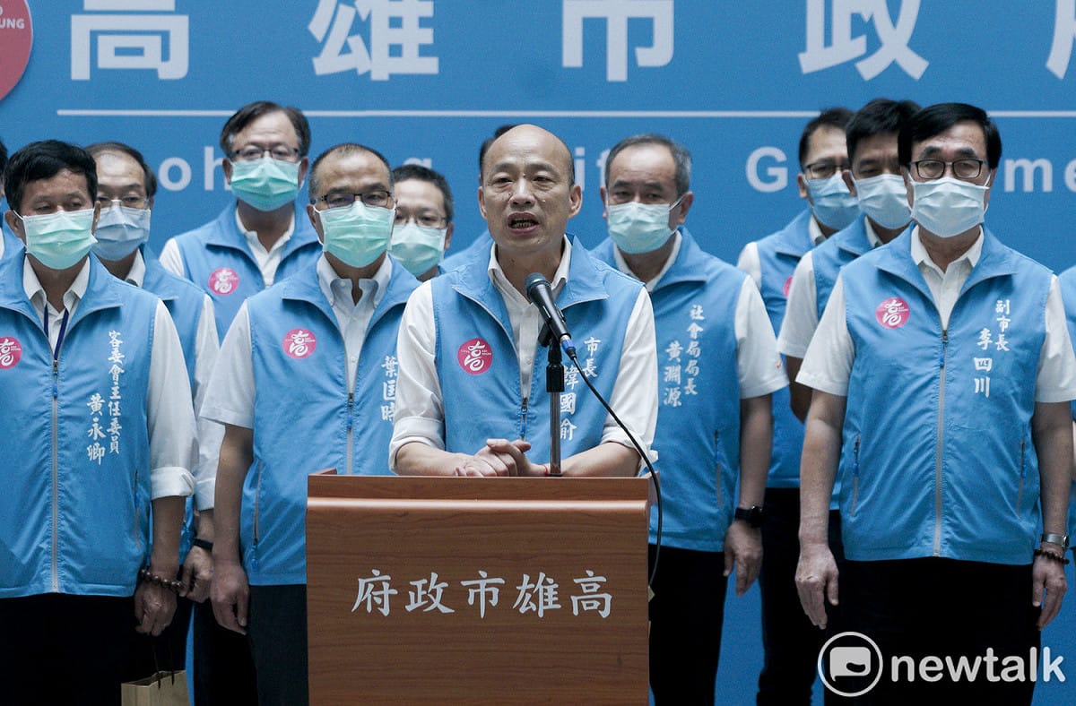 罷韓投票當天，韓國瑜率市府團隊發表感言、向民眾道謝。 圖：張良一／攝（資料照）