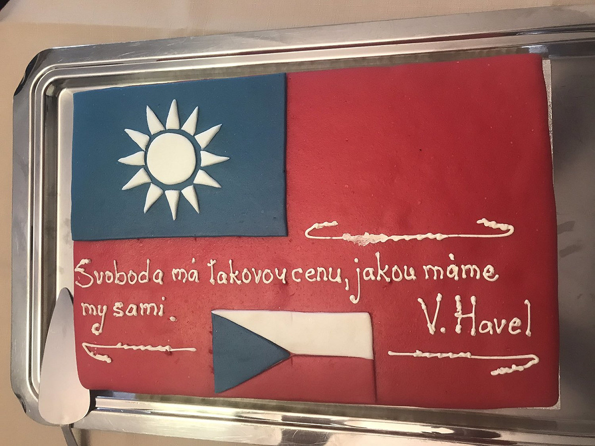 台捷友好蛋糕 圖:擷取自Radek Bartoníček推特