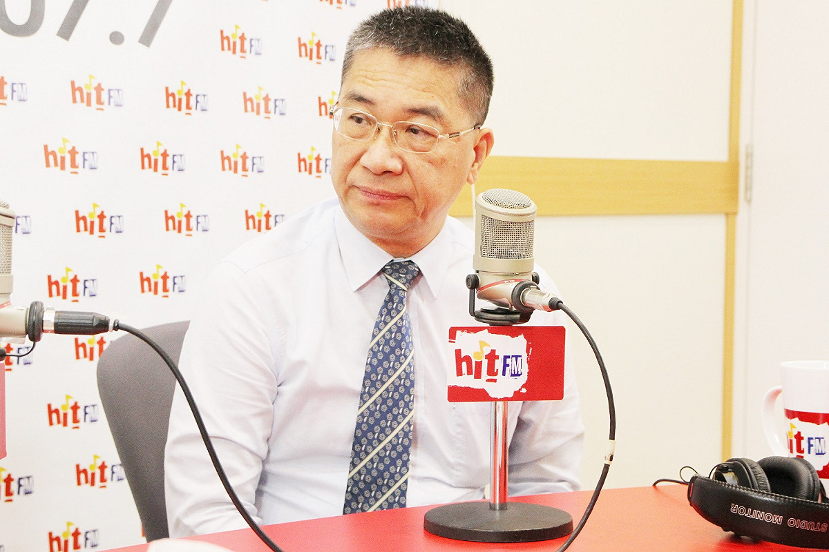 內政部長徐國勇10日上午接受廣播節目專訪。 圖：Hit Fm《周玉蔻嗆新聞》製作單位提供