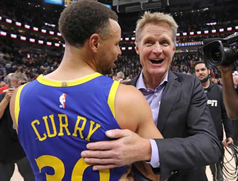 勇士射手Stephen Curry(左)、勇士主帥Steve Kerr。 圖／美聯社／達志影像