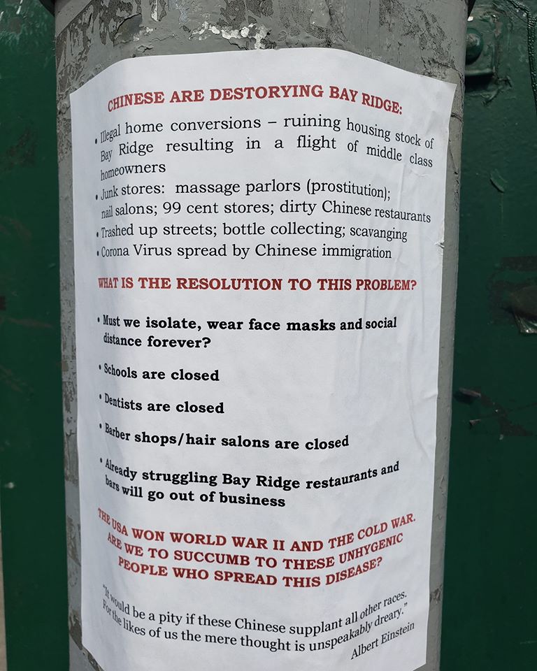 紐約市布魯克林區內的灣脊區和戴克高地，日前似乎有人四處張貼歧視中國人的海報。 圖：翻攝自Fern Simmons臉書