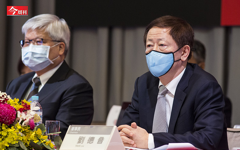 台積電董事長劉德音談及，赴美設廠最大利益，是取得美國客戶信任、找到全球最頂尖科技人才，台灣下游廠商也有意願一同前往設廠，盼可打入美國市場。 圖：陳弘岱／攝