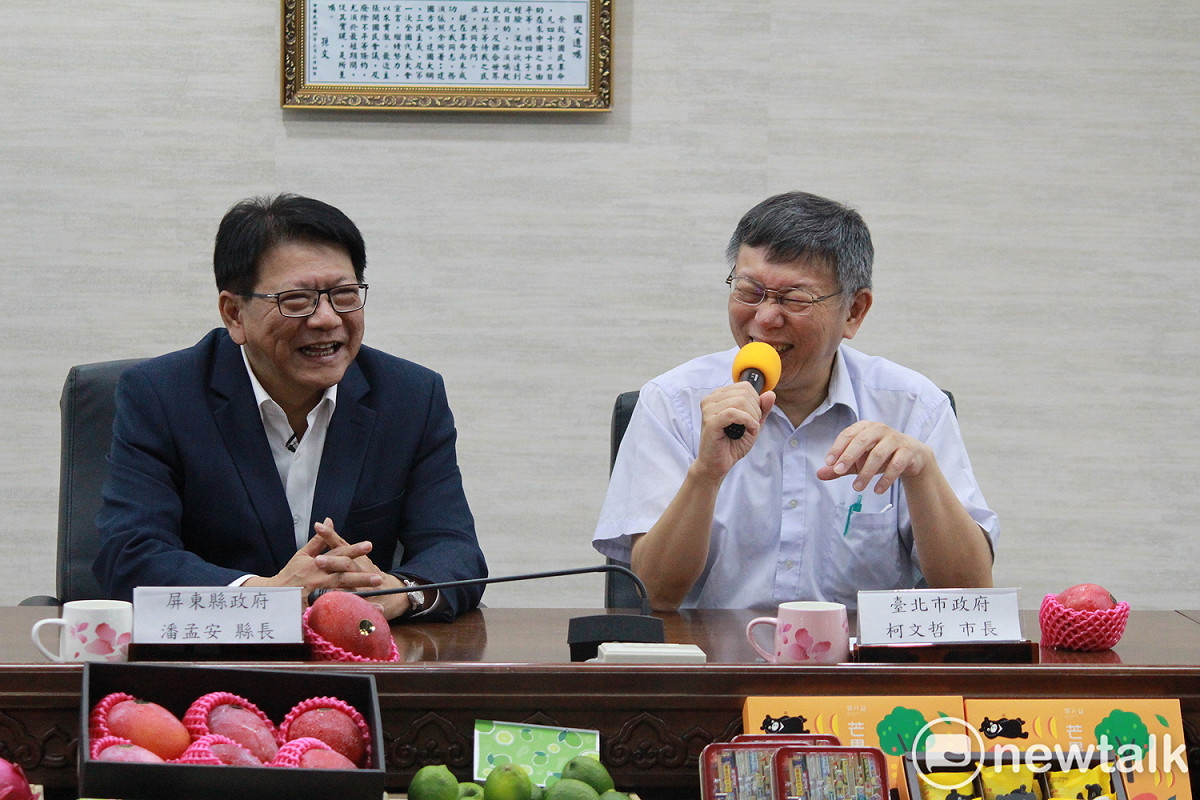 台北市長柯文哲（右）、屏東縣長潘孟安（左）今日合體推觀光。 圖：周煊惠／攝