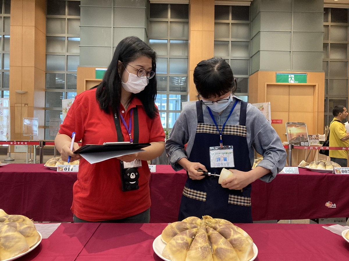 「新北筍王爭霸戰」的參賽綠竹筍都須測柔嫩度。  圖：新北市農業局提供