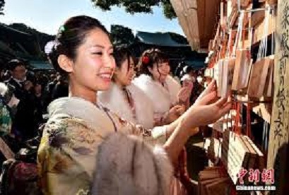 日本女性就業人數比10年前成長了70%，被譽為「女性經濟學」（Womenomics）。 圖 : 翻攝自中新網