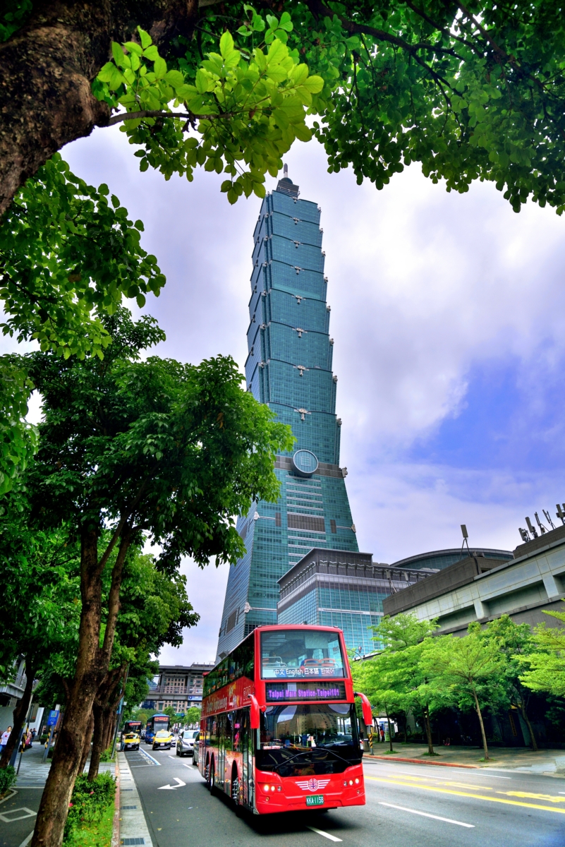 台北市觀傳局搭配安心國旅補助，推出一連串優惠活動，希望將消費動能留在台北市。 圖：台北觀傳局／提供