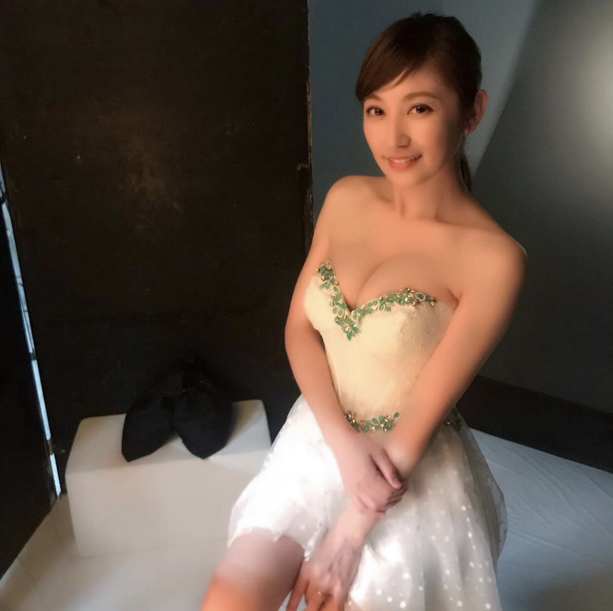 38歲日本女星熊田曜子身材火辣，8年前結婚，目前育有3子。 圖：翻攝Instagram