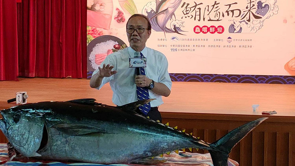 農委會副主委陳添壽指出，今年的鮪魚捕獲量更勝以往，物美價廉最對時 圖：黃耀寬/提供