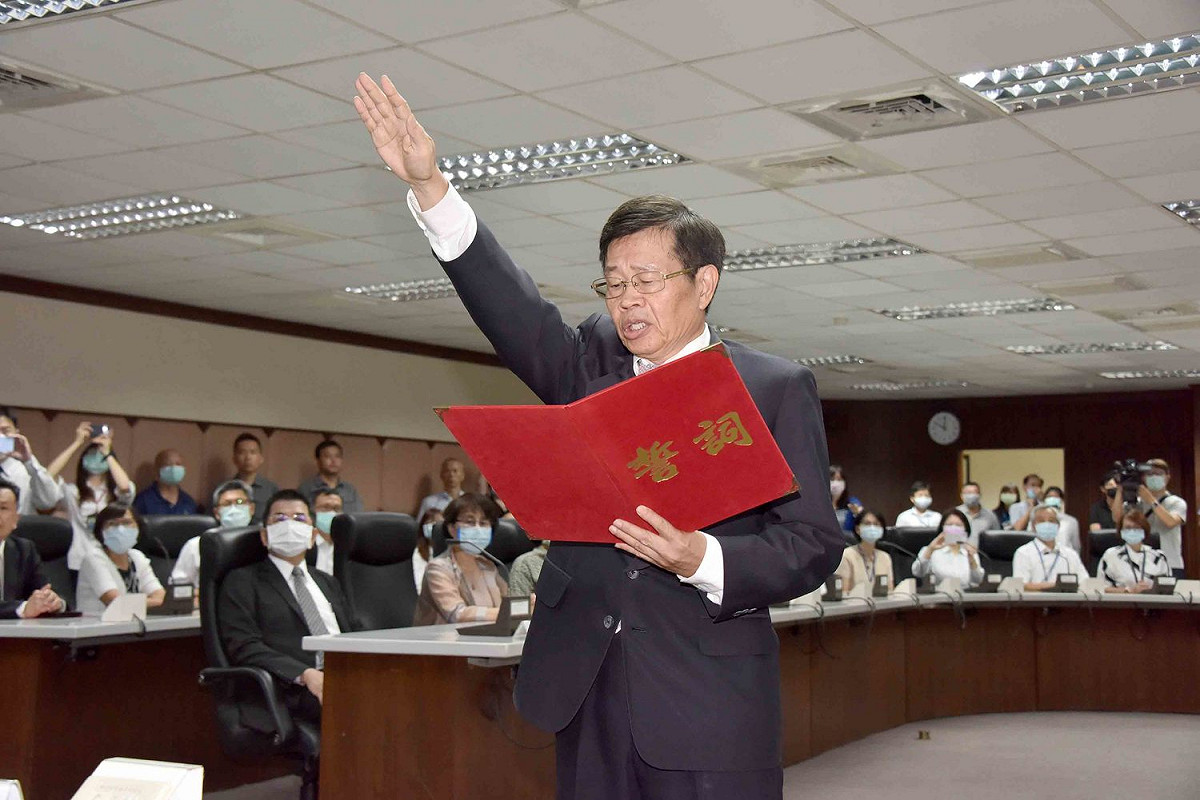 高雄市代理市長楊明州今宣誓上任。 圖：高雄市政府／提供