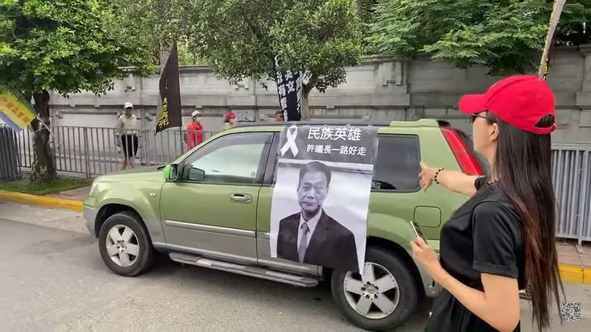 為悼念高雄市議長許崑源過世，民主監督聯盟召集人黃正忠號召今日上街抗議。 圖：翻攝自高鈞鈞的youtube頻道