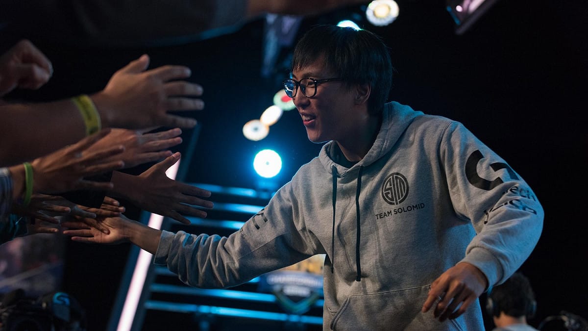 前TSM下路選手Doublelift昨日在實況透露他曾經在2011年收到SKT前身SK Telecom T1 S戰隊的邀請。 圖：翻攝自推特