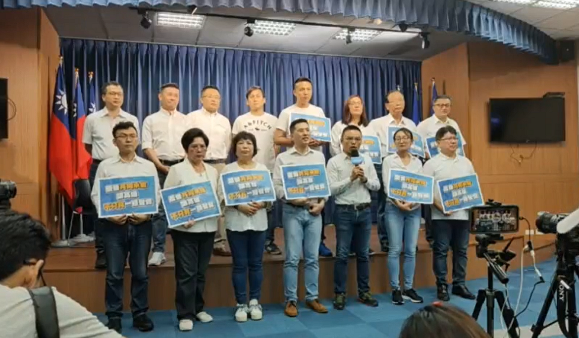 國民黨立委洪孟楷帶領多位藍營民代，共同呼籲國民黨中央盡快推出高雄市長補選參選人選。 圖:翻攝自洪孟楷臉書