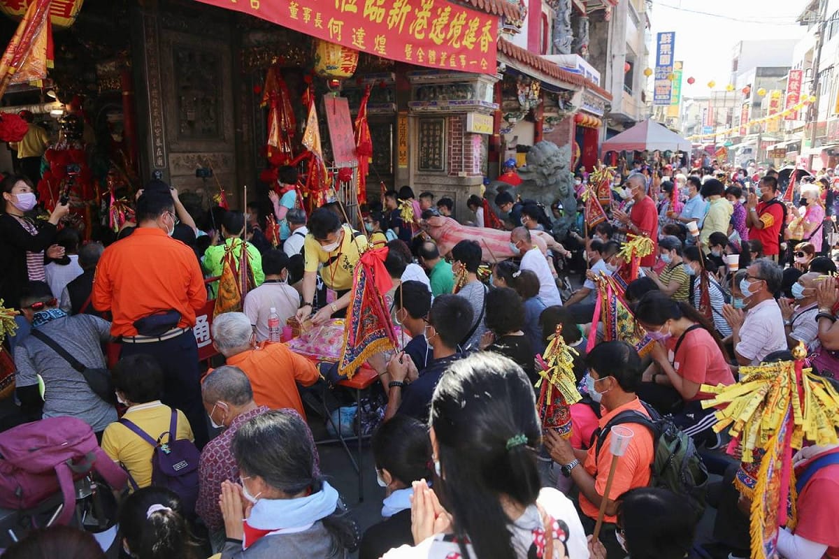交通部台鐵局表示，配合2022大甲媽祖繞境活動，將加開11班列車（圖為大甲媽到嘉義新港奉天宮）。 圖：嘉義縣政府／提供（資料照）