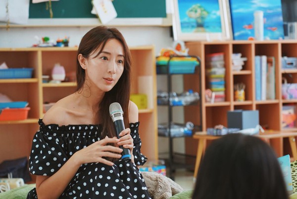 藝人隋棠帶著家人遠離都市，走進偏鄉校園，當起「棠棠姊姊」，教導小朋友保護自己的身體。 圖：翻攝隨棠臉書粉絲專頁