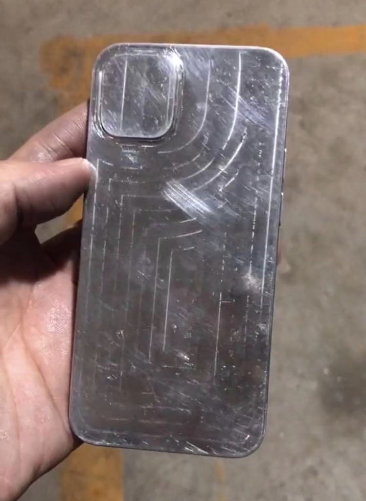 iPhone新機模型圖外流。 圖：取自@Jin_Store推特