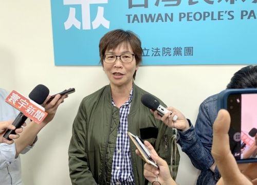 民眾黨立委蔡壁如穿台北燈節外套。 圖：苗博雅辦公室 / 提供