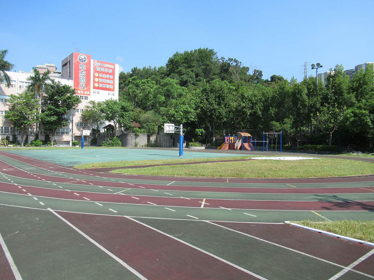 北市今（15）日宣佈校園自6月20起全面解封，開放民眾進行運動及申請場地租借。 圖：取自台北市政府公有場地租借官網