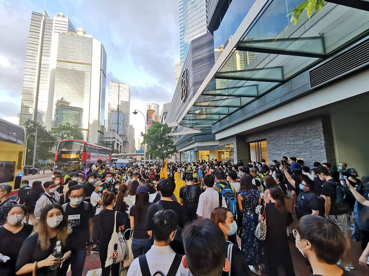 香港警方也在臉書PO文警告，前來悼念的群眾可能涉及觸法，必要時將果斷執法。 圖：翻攝自香港警察 Hong Kong Police臉書