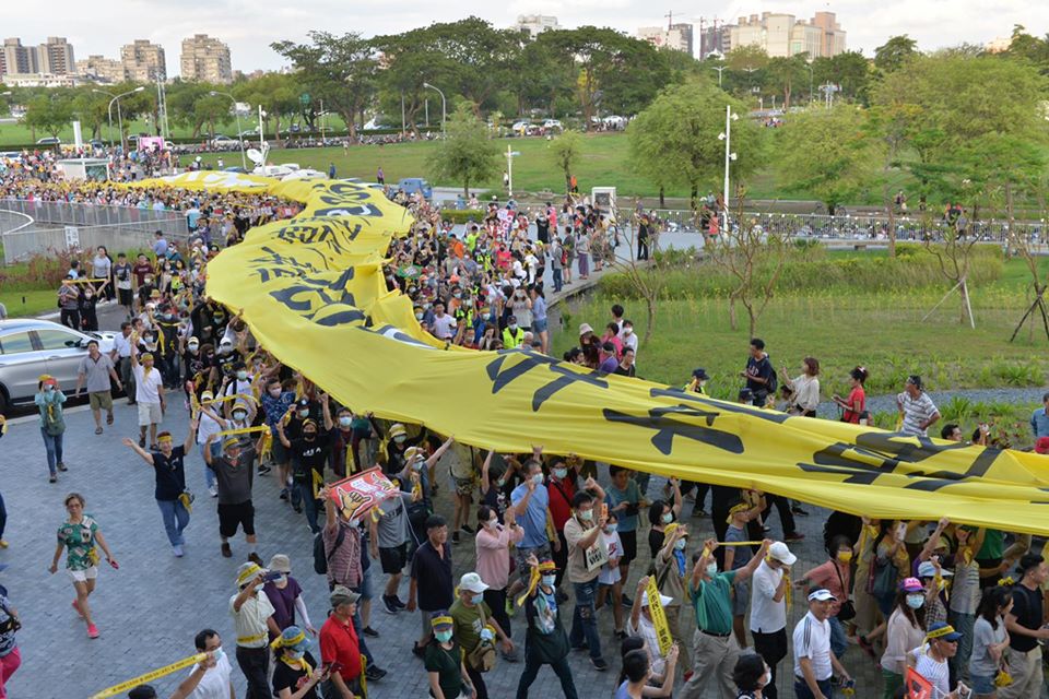 台灣日前才順利舉辦高雄市長罷免選舉活動，顯示民主政治日趨成熟，成為各國關注焦點。 圖：翻攝自wecare高雄臉書
