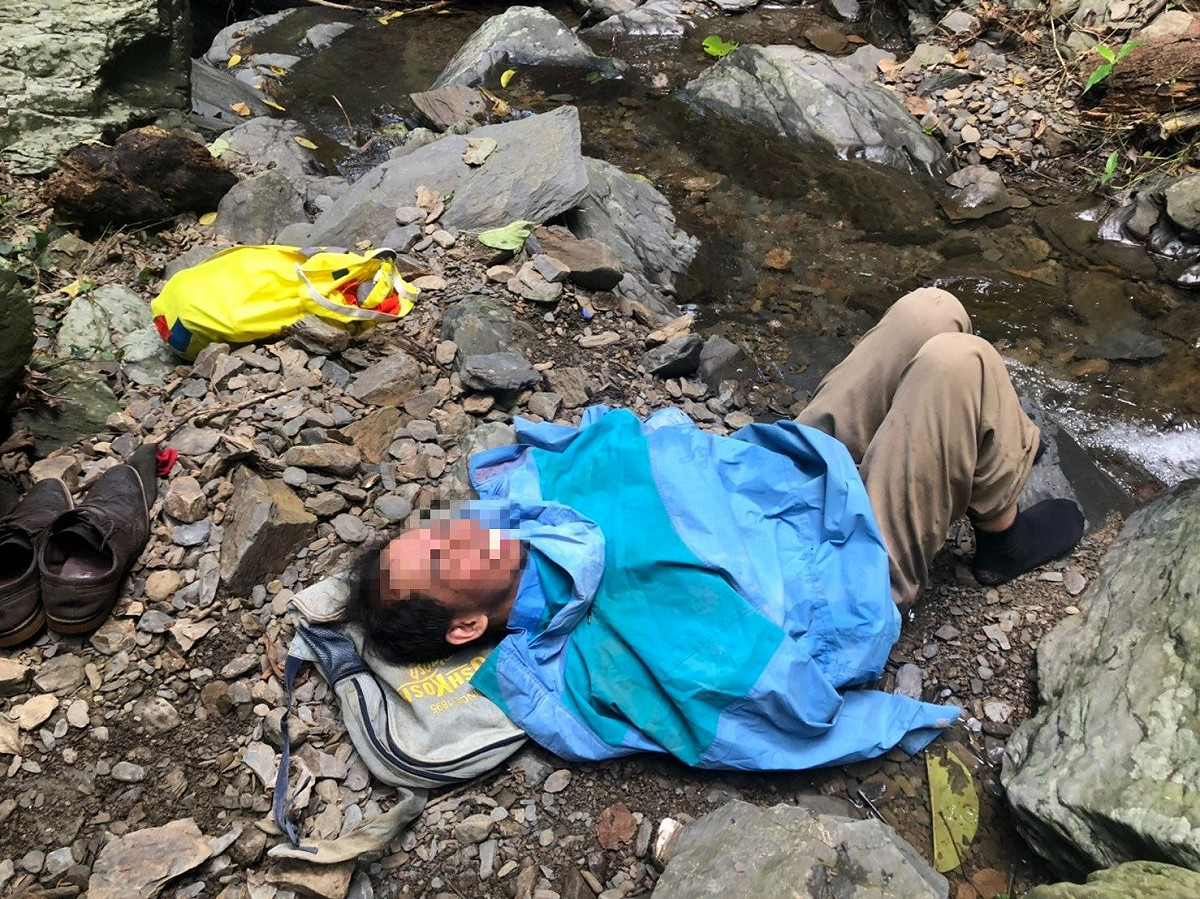6日在義棚集山區迷路失蹤的屏東縣屏安醫院副院長楊欣正，費近10天的搜索，終於於今(16)日在近瀑布處尋獲。 圖 ：翻攝自網路