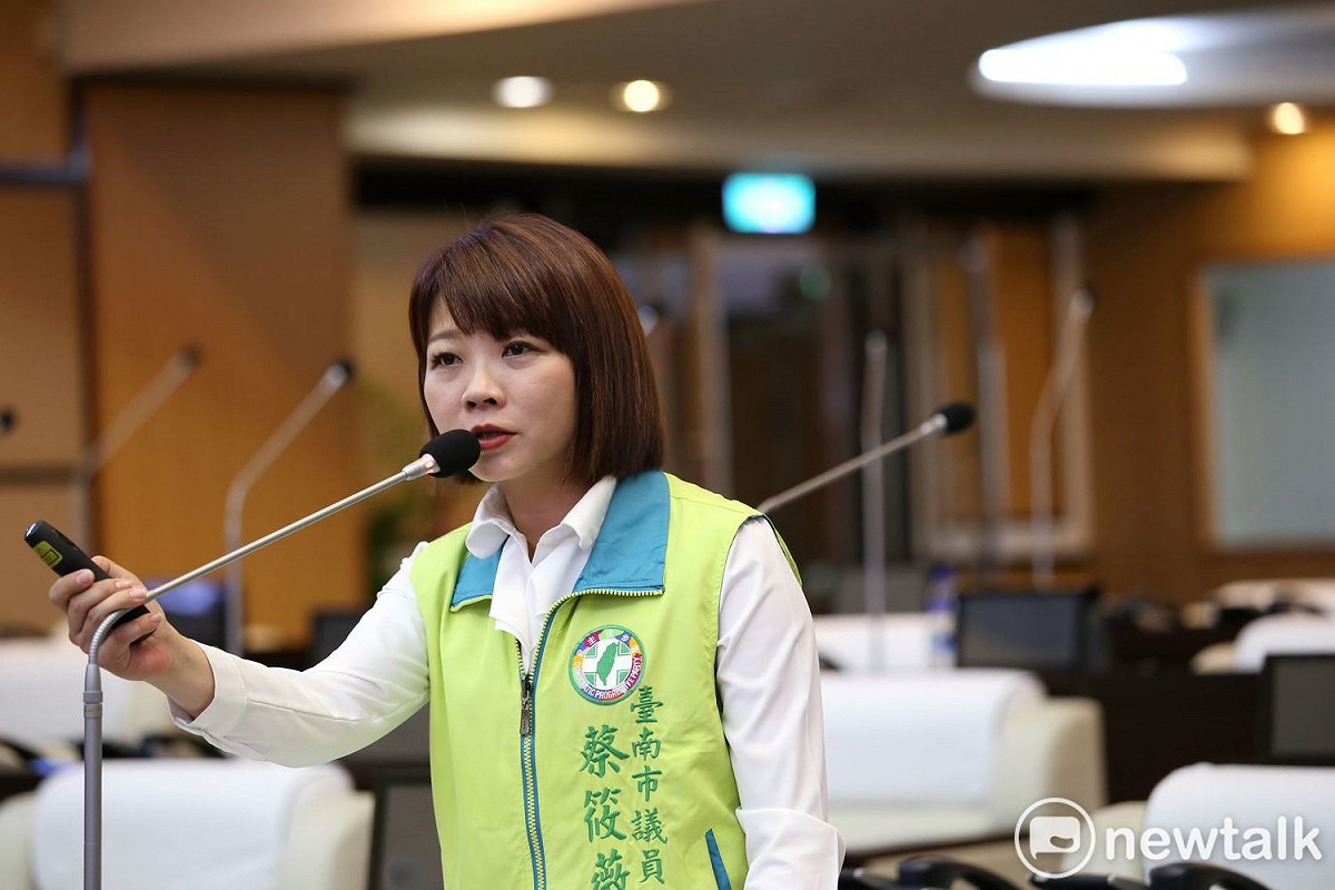 市議員蔡筱薇在議會新會期市政總質詢中，提出以「市政五甘心」的訴求，期許台南市長黃偉哲所帶領的市政團隊，能以達成五星級市長與市政為目標。 圖：黃博郎／攝