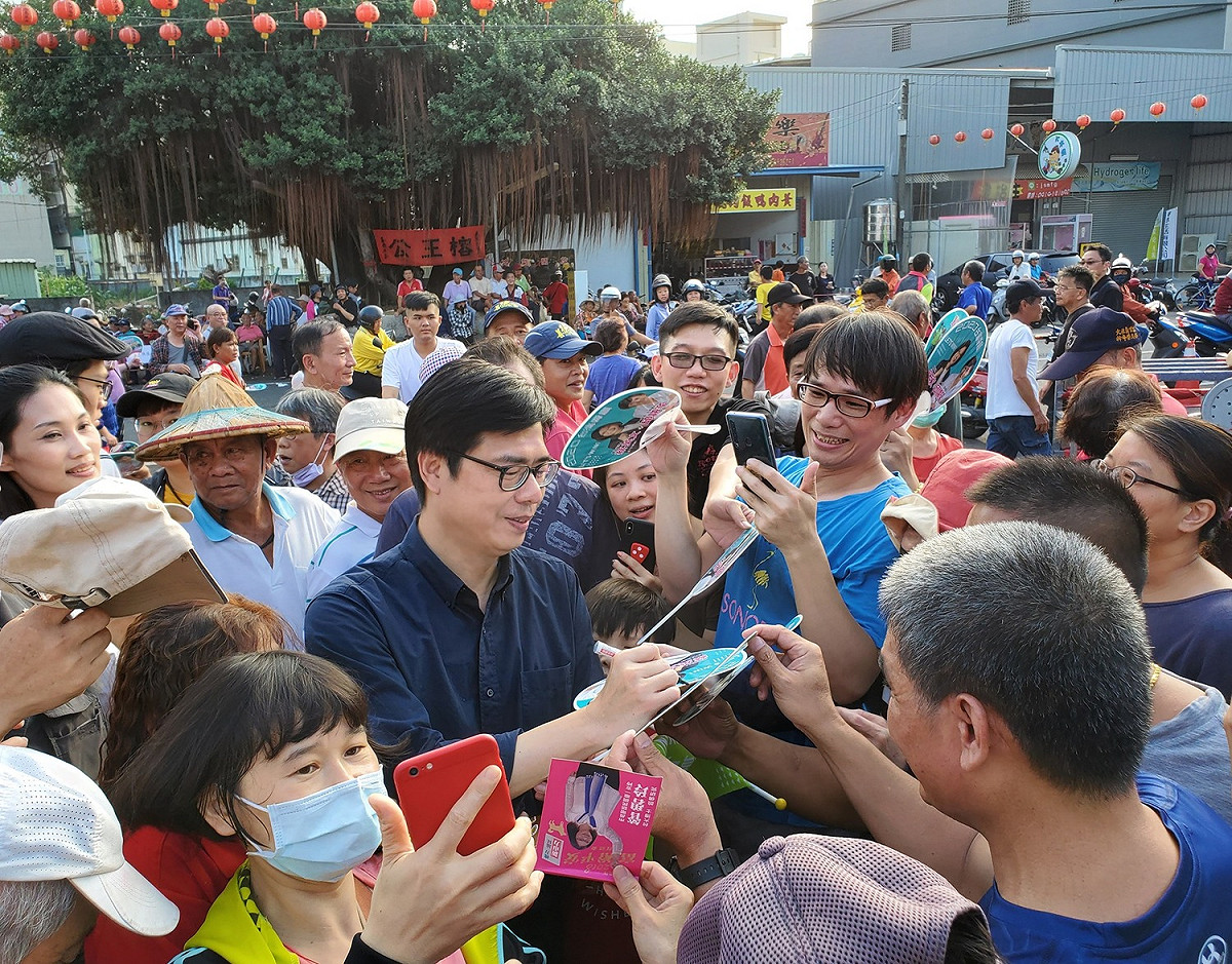 陳其邁辭去行政院副院長後，立刻展開競選行程。 圖：翻攝自陳其邁臉書（資料照片）