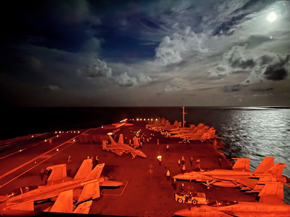 美國羅斯福號航空母艦部署多大黃蜂戰機，在抗疫成功後，隨即返回印太地區執行任務。 圖：翻攝自羅斯福號臉書