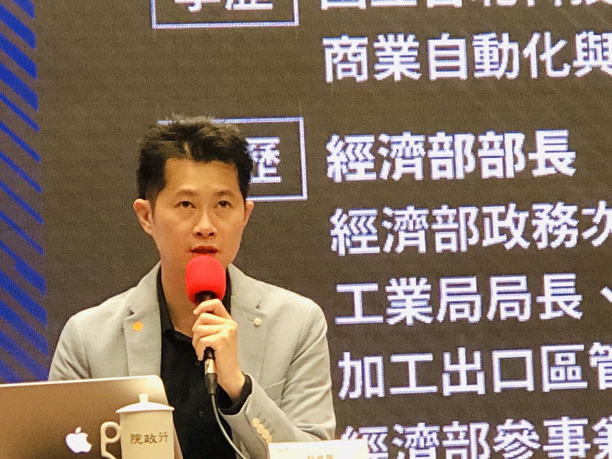 行政院今（19）天上午10時由發言人丁怡銘召開記者會宣布新任副閣揆由經濟部長沈榮津接任及新任的經濟部長將由原經濟部政務次長王美花升任。 圖：謝莉慧/攝