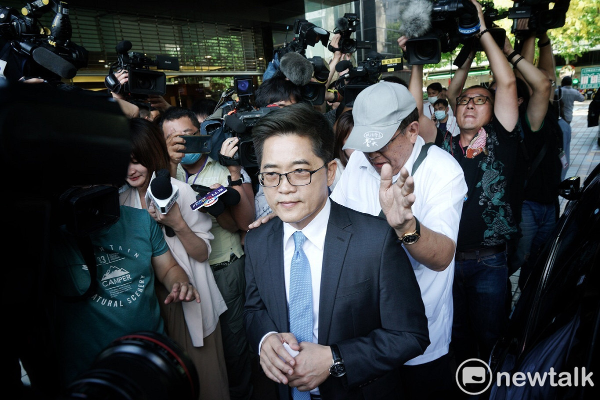 前台東縣長黃健庭今天下午3時30分在立法院召開記者會。 圖：張良一/攝