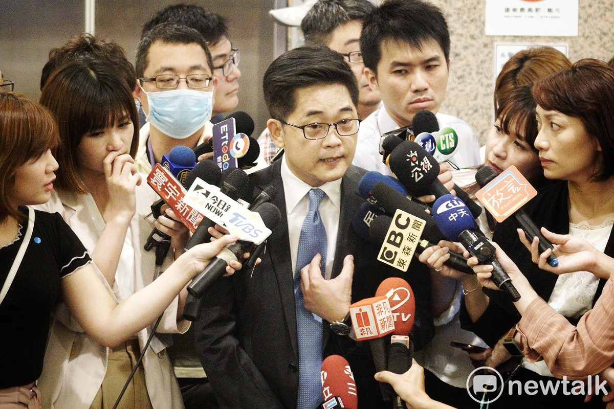 前台東縣長黃健庭昨（19）日下午在立法院召開記者會。 圖：張良一/攝